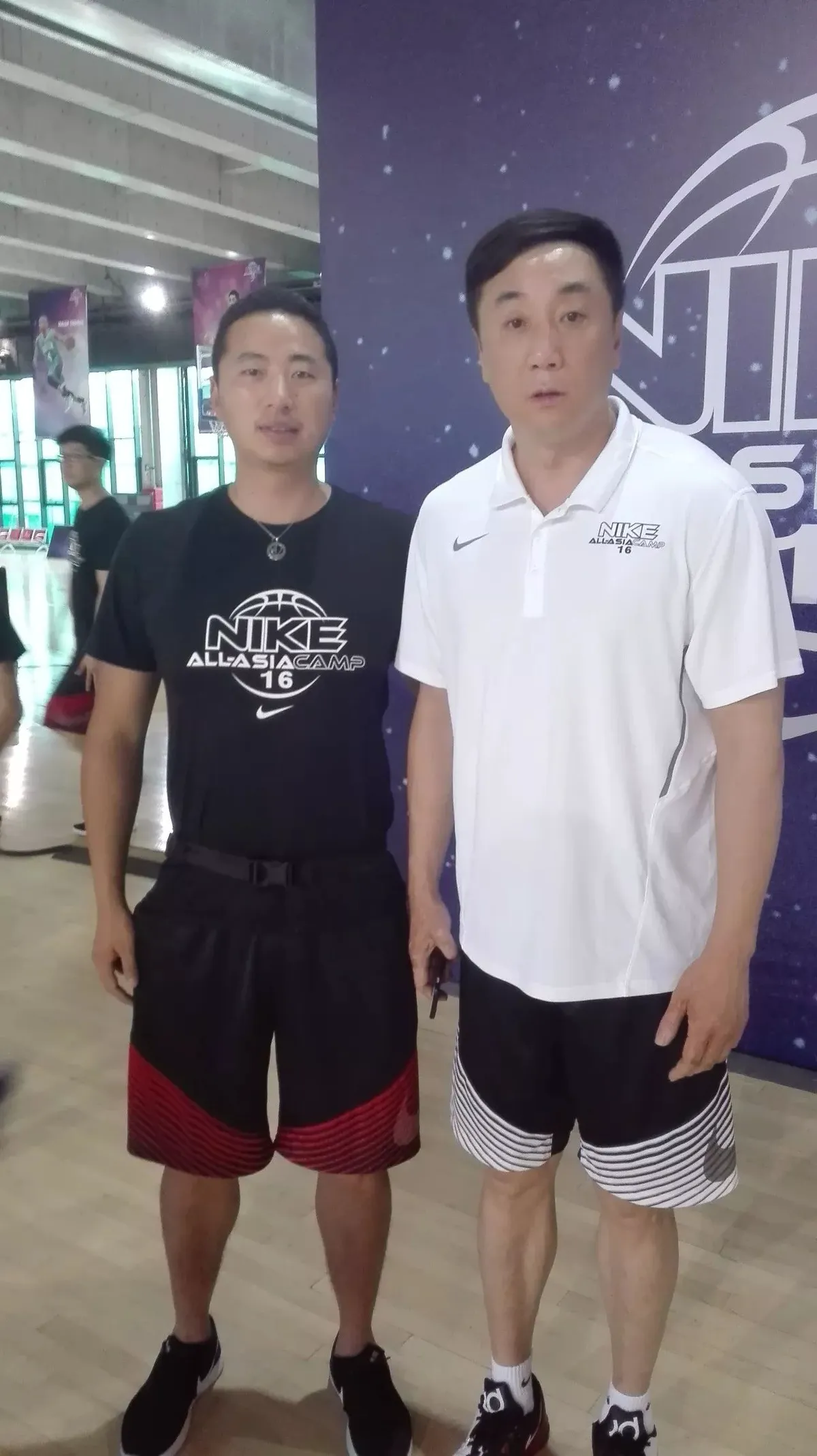 媒体记者如何报道篮球选秀权的动态_1